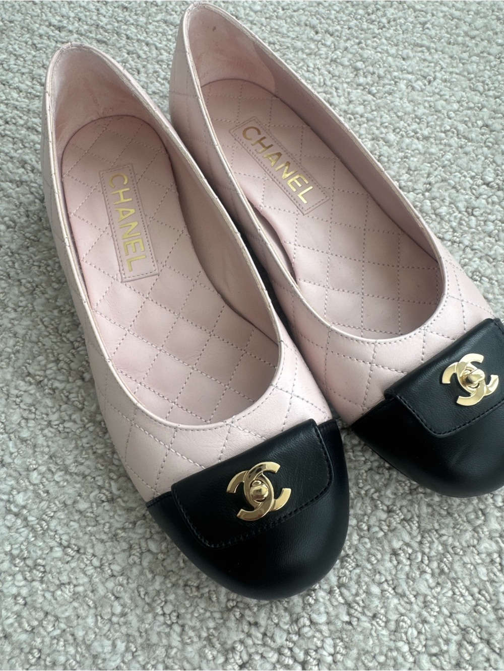 CHANEL Quilted Ballet Flats in Pale Pink and Black with Gold CC - Picture 2 of 6